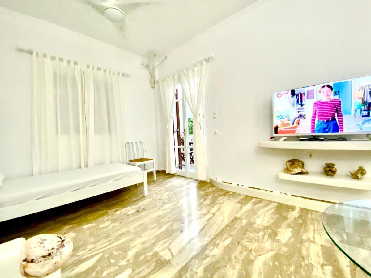 Deluxe Studios & Suites Ageri-Milos Adamantas  Luaran gambar