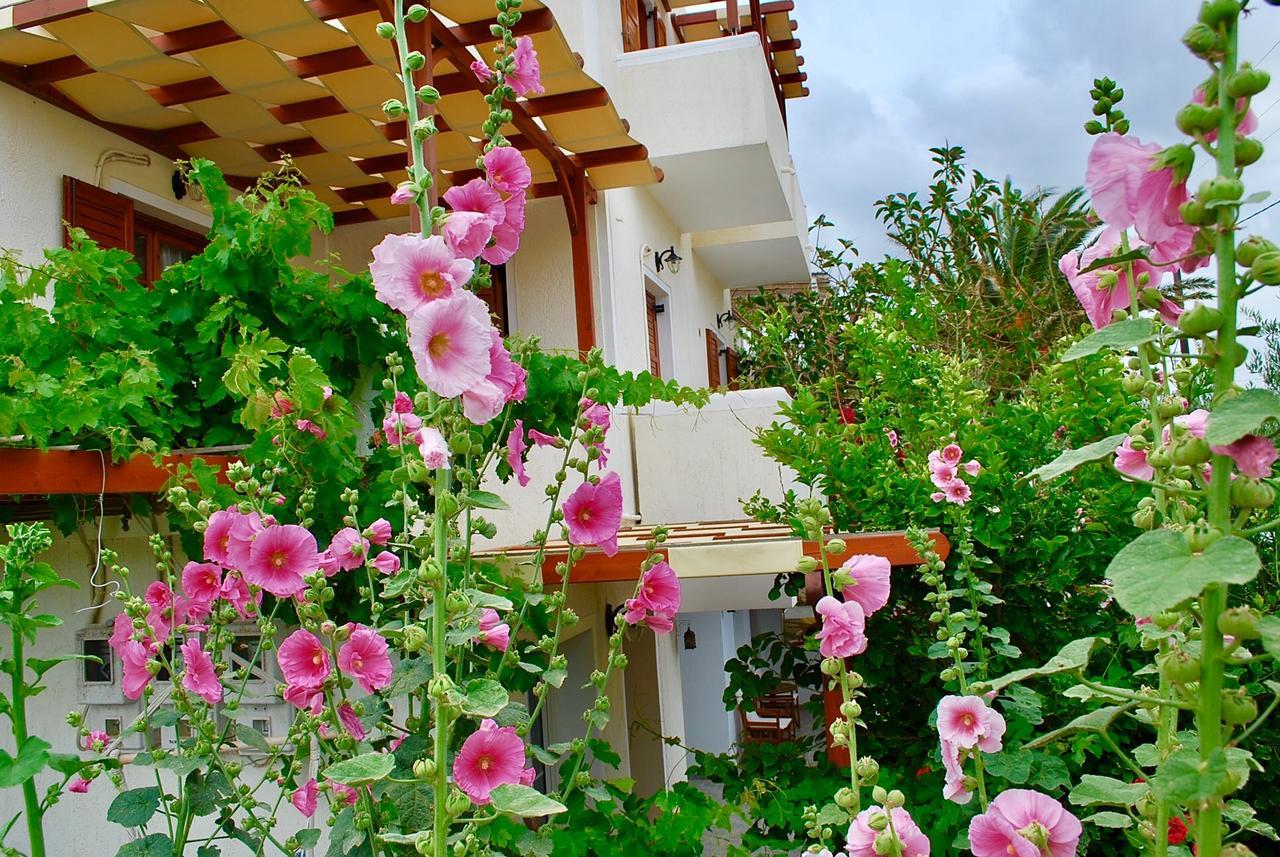 Deluxe Studios & Suites Ageri-Milos Adamantas  Luaran gambar